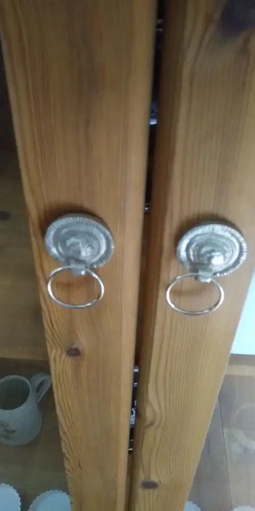 Schrank Vitrine Kieferholz mit Glaselementen 2