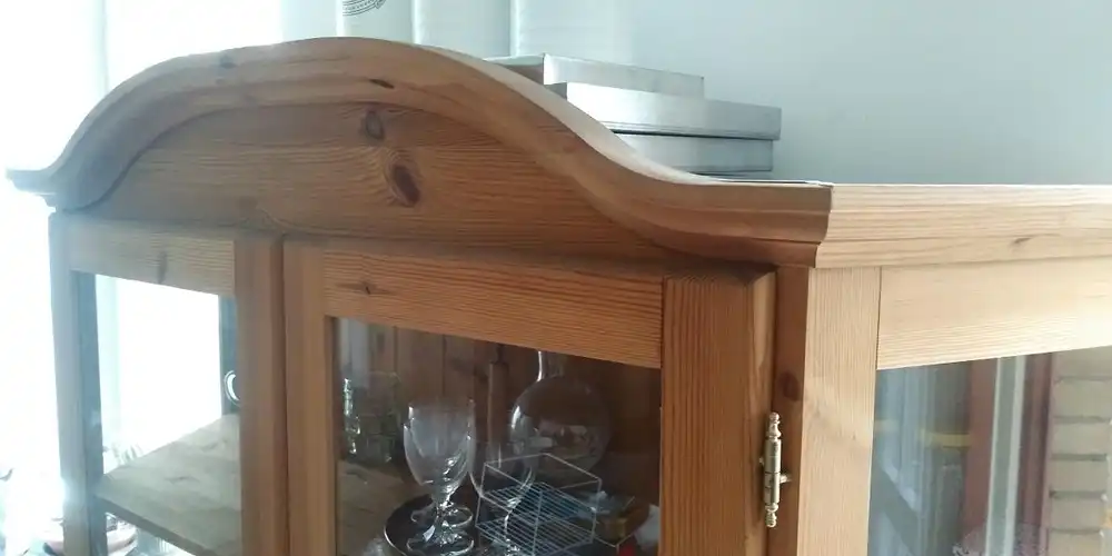 Schrank Vitrine Kieferholz mit Glaselementen 3