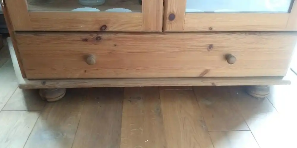 Schrank Vitrine Kieferholz mit Glaselementen 4