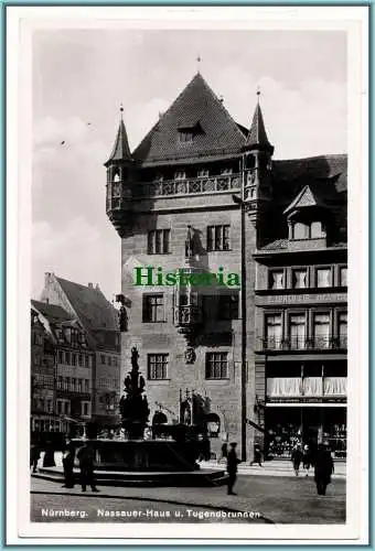 [Ansichtskarte] Nürnberg - Nassauer Haus und Tugendbrunnen. 