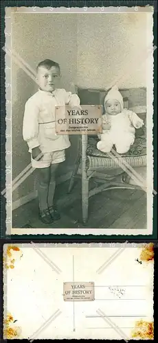 Orig. Foto Kinder Junge Mädchen Kleinkind auf Stuhl