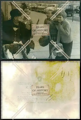 Pressefoto 24x18cm Hamburg Jungs auf der Straße 50/60er Jahre