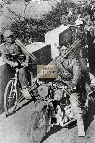 Foto Motorrad Krad Soldaten MP Fahrrad Sommeruniform und vieles mehr