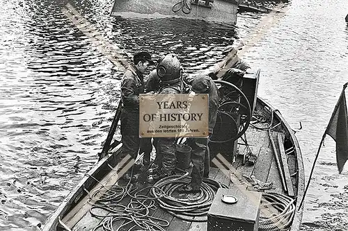 Repro Foto Taucher Tauchen Hafen zerstört Belgien Frankreich Holland Niederlande