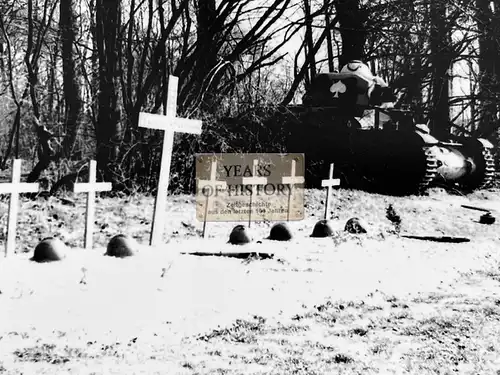 Repro Foto no Original 10x15cm Panzer Tank Pik Ass mit Gräber Kreuze Frankreich