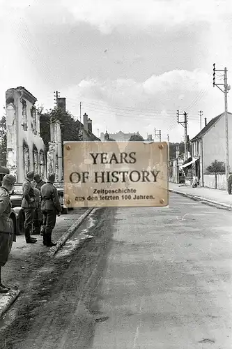 Foto kein Zeitgenössisches Original Straßenansicht Soldaten mit Fahrzeuge Gebäud