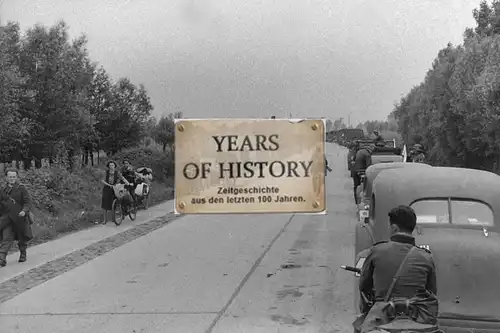 Foto kein Zeitgenössisches Original Holland Flüchtlinge Autobahn Belgien Frankre