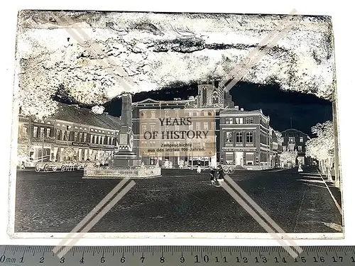 Orig. Glas Dia 1890-1905 Strasburg Brodnica Markt mit Kriegerdenkmal Westpreuß