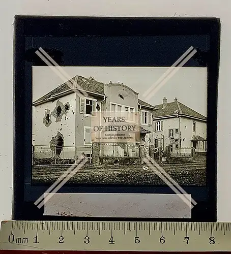 Orig. Glas Dia 8x8 cm Zerstörtes Haus nach Beschuss Elsass-Lothringen Frankrei