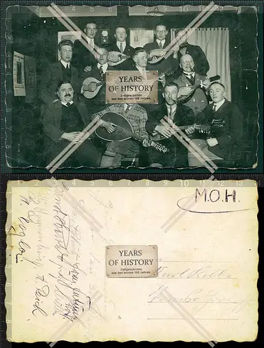 Orig. Foto AK Gießen Hessen junge Männer mit Musikinstrumenten im Gasthof 192