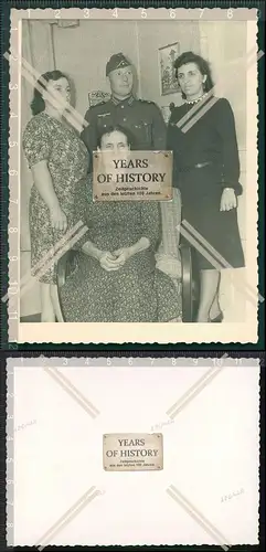 Orig. Foto Portrait Porträt Soldat Uniform mit Frauen Familie