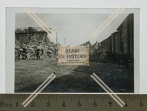 Orig. Glas Dia 1.WK Belgien Frankreich Soldaten verladen am Bahnhof