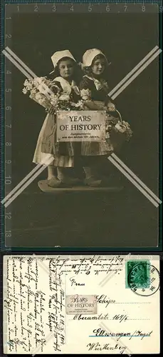 Orig. AK Künstler zwei junge Mädchen mit Blumen Holzschuhe 1914 gelaufen
