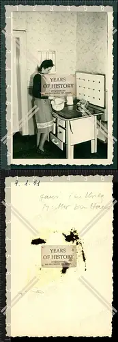 Orig. Foto  1941 Mutter an Kochmaschine Herd Küchenherd Kochherd