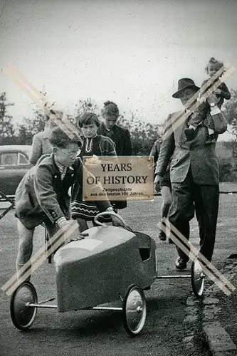 Foto Dortmund Seifenkistenrennen 1967 Seifenkisten aus Holz Sperrholz o.ä.