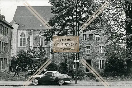 Foto Dortmund Innenstadt ein grüner Innenhof entsteht vor Kirche im Bau 1960-7