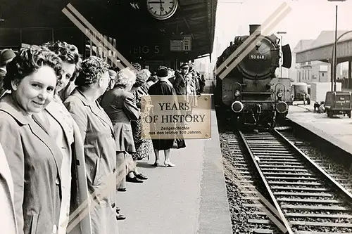 Foto Dortmund 1965 Bahnhof Lokomotive Zug Bahn Bahnsteig
