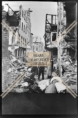 Foto Köln 1944-46 Buttermarkt zerstört Häuser Gebäude Menschen in den Trümmern