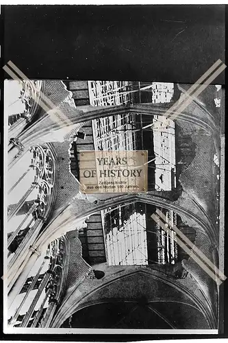 Foto Köln 1944-46 Dom, innen. Blick nach oben zum Stahlgerippe des Dachstuhls