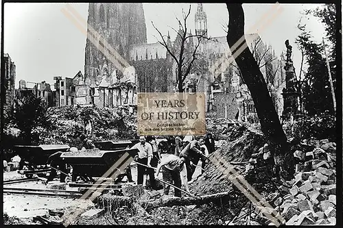 Foto Köln 1944-46 zerstört Aufräumarbeiten Dom Domplatte