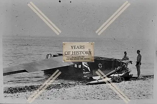 Foto Flugzeug Aircraft Lastensegler auf Kopf liegend am Strand Wehrmacht