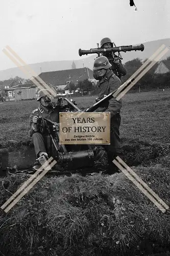 Foto Soldaten Luftwaffe mit Flak eingegraben Entfernungsmesser 