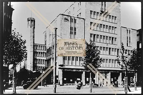 Foto Köln 1944-46 Haus Gebäude mit Turm Schild Ladenlokale zu Vermieten 