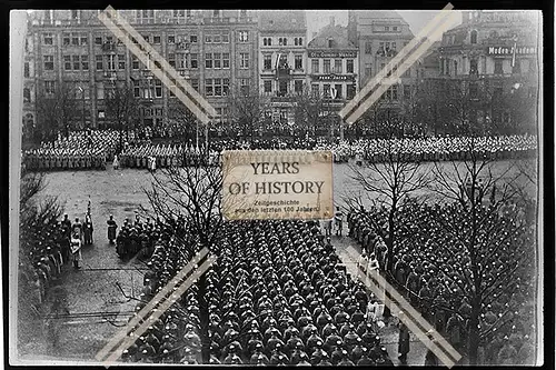 Foto Köln 1944-46 Öl u. Gummimäntel Geschäft Platz Soldaten