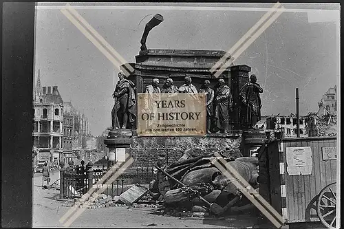 Foto Köln 1944-46 zerstört Reiterdenkmal des Königs Friedrich Wilhelm III.