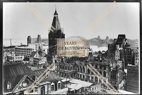 Foto Köln 1944-46 Rathausplatz, im Hintergrund die Hohenzollernbrücke von oben