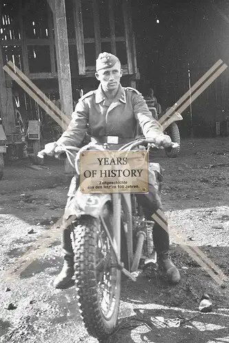 Foto Soldat Luftwaffe mit Motorrad Krad