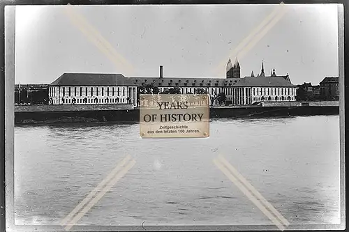 Foto Köln 1944-46 Gebäude am Rhein Kirchtürme im Hintergrund