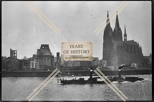 Foto Köln 1944-46 Dom und Groß St. Martin, von der anderen Rheinseite aus gesehe