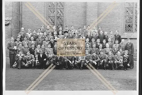 Foto Boizenburg Elbe Konfirmation Kommunion vor Kirche mit Pastor Pfarrer Ludwi