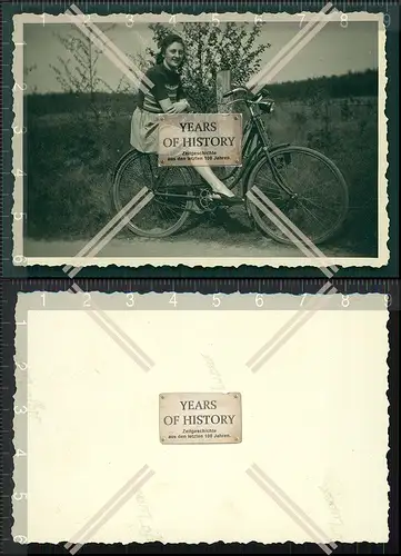 Orig. Foto  junge Dame mit Fahrrad 1936