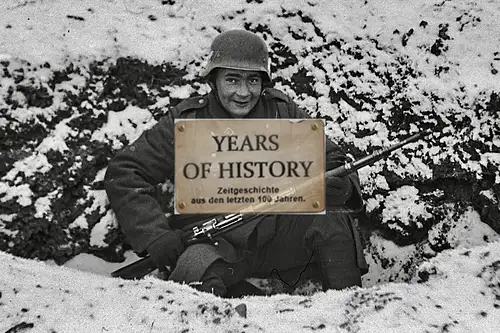 Foto kein Zeitgenössisches Original Karabiner Soldat im Graben Winter