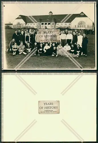 Foto 18x13cm Sportschule Fußball Gruppen Aufnahme vor Gebäude auf Rasen