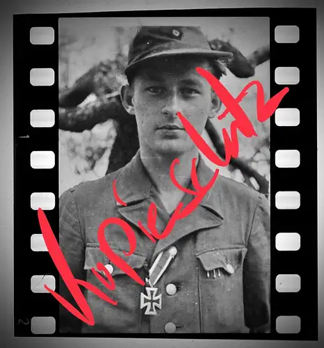 Negativ 4x3,5cm Portrait, Soldat mit Mütze Schiffchen Italien Frankreich 1943-45