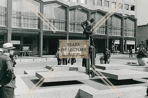 Foto Dortmund Alter Markt am Bläserbrunnen 1967-69 bronzene Figur des Bläsers