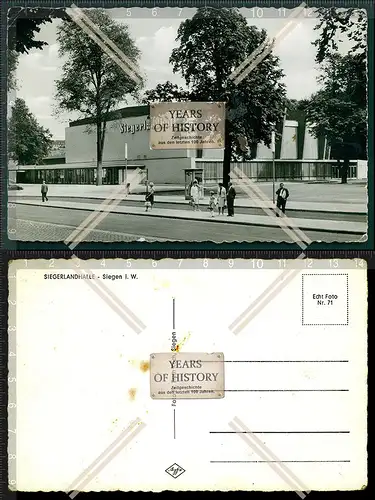 Foto AK Siegerlandhalle Siegen Straßen Ansicht Bushaltestelle Telefonzelle