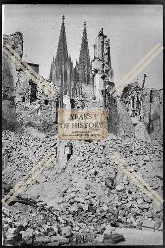 Foto Köln 1944-46 zerstört Trümmer Dom im Hintergrund