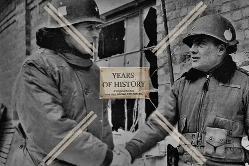 Foto Soldaten Begrüßung Handschlag