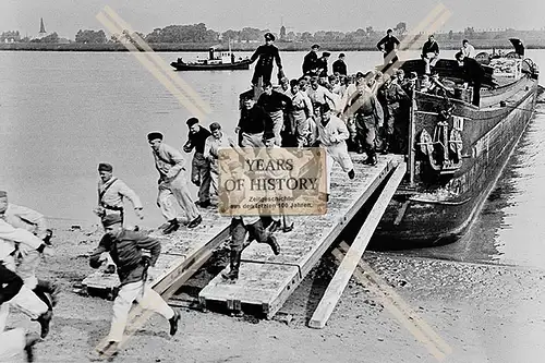 Foto Soldaten verlassen Boot Schiff
