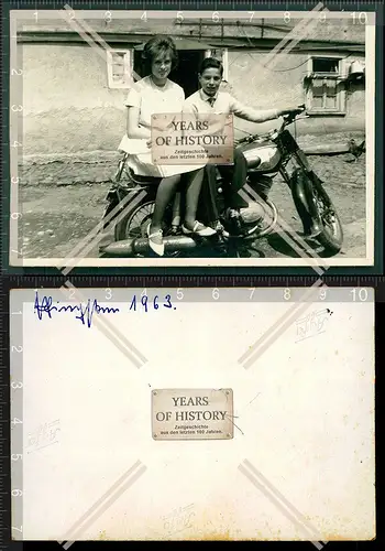 Orig. Foto Moped Motorrad junger Mann mit Braut Frau Mädchen 1963