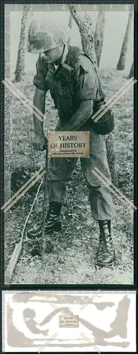 Foto Alliierter Soldat Ausgrabung am Boden 