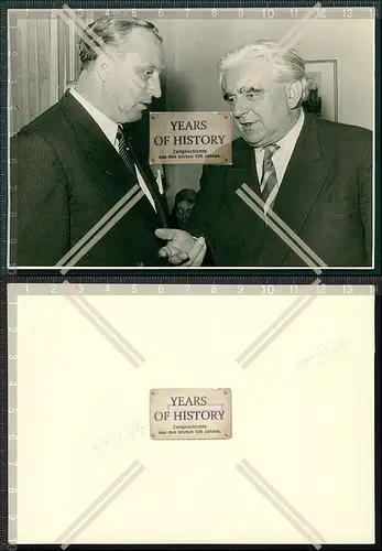 Foto Politik Monarchie Adel Treffen von zwei Personen um 1950