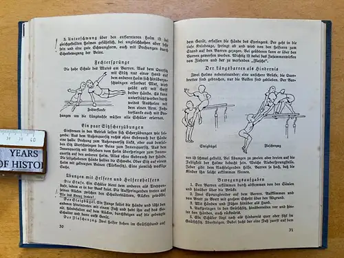 Spielen Tummeln Turnen von 1929 - an Barren Pferd Bock Kasten Tisch Turnlehre