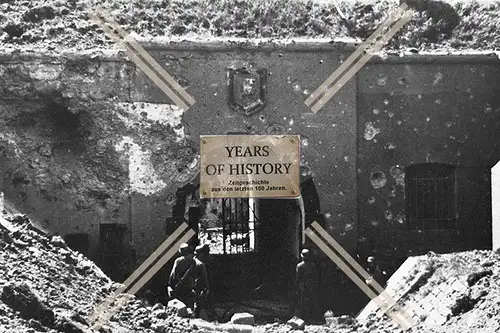 Foto Bunker Fort Zitadelle Frankreich 1940 mit Einschläge Beschuss