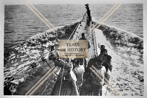 Foto U-Boot Unterseeboot volle Fahrt Kameraden an Deck