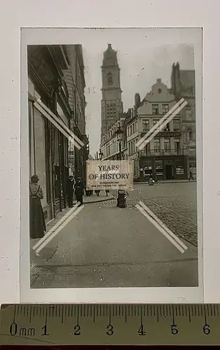 Orig. Glas Dia 1.WK Stadt Straßenansicht Geschäfte Kirche Belgien Frankreich